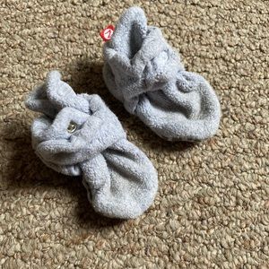 Zutano 12 month booties Gray.